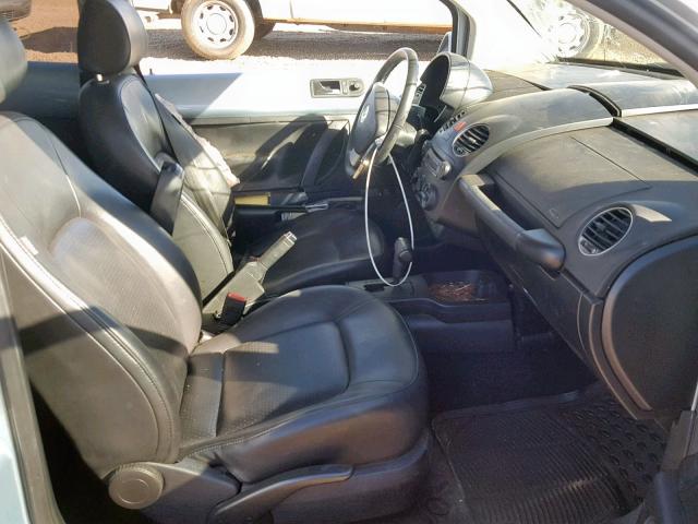 3VWPG3AG4AM021937 - 2010 VOLKSWAGEN NEW BEETLE Boz foto 5