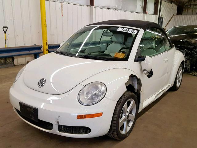 3VWFG31YX7M410420 - 2007 VOLKSWAGEN NEW BEETLE WHITE photo 2