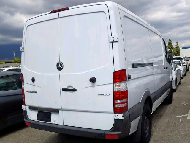 WD3PE7CD7HP381415 - 2017 MERCEDES-BENZ SPRINTER 2 WHITE photo 4