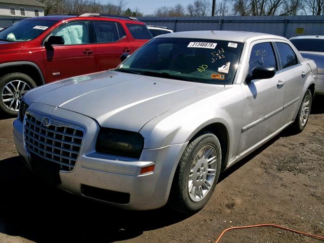 2C3KA43R27H619099 - 2007 CHRYSLER 300 SILVER photo 2