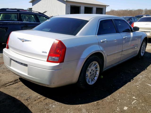 2C3KA43R27H619099 - 2007 CHRYSLER 300 SILVER photo 4