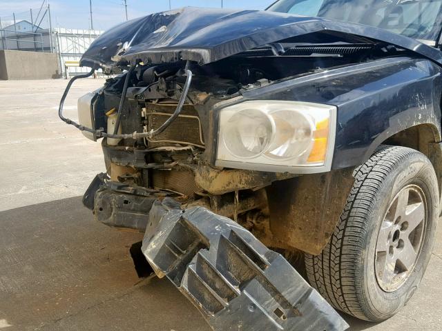 1D7HW42N95S233359 - 2005 DODGE DAKOTA SLT BLACK photo 9