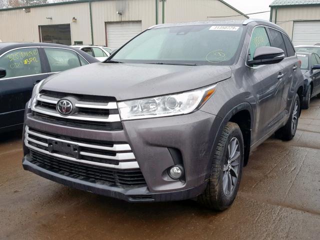 5TDJZRFH4JS820303 - 2018 TOYOTA HIGHLANDER GRAY photo 2