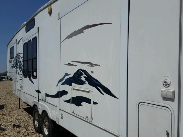 4YDF368204D507633 - 2004 KEYSTONE MONTANA WHITE photo 3