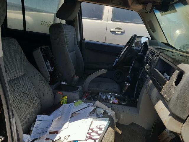 1J8HG48N86C231864 - 2006 JEEP COMMANDER BLACK photo 5