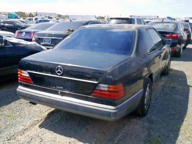 WDBEA52E5PB916338 - 1993 MERCEDES-BENZ 300 CE BLACK photo 4