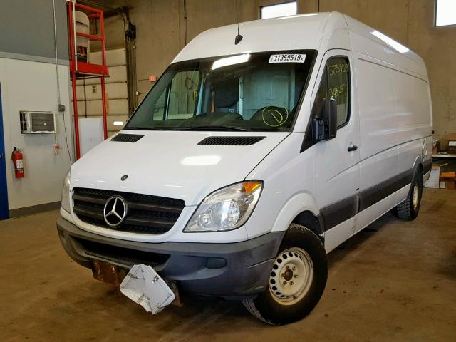 WD3PE8CB4B5577366 - 2011 MERCEDES-BENZ SPRINTER 2 WHITE photo 2