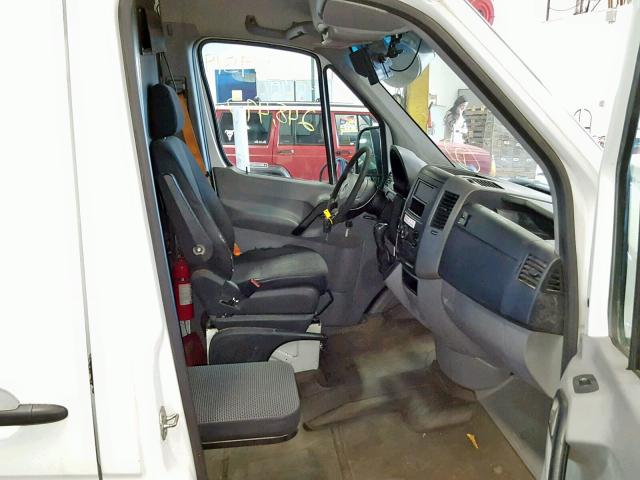 WD3PE8CB4B5577366 - 2011 MERCEDES-BENZ SPRINTER 2 WHITE photo 5