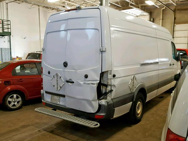 WD3PE8CB4B5577366 - 2011 MERCEDES-BENZ SPRINTER 2 WHITE photo 9