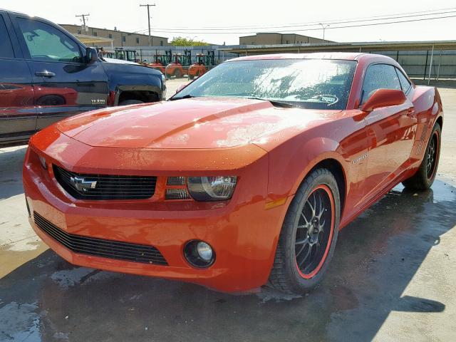 2G1FA1E33C9114383 - 2012 CHEVROLET CAMARO LS ORANGE photo 2