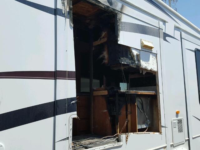 4YDF36620B4701093 - 2011 KEYSTONE MONTANA WHITE photo 10