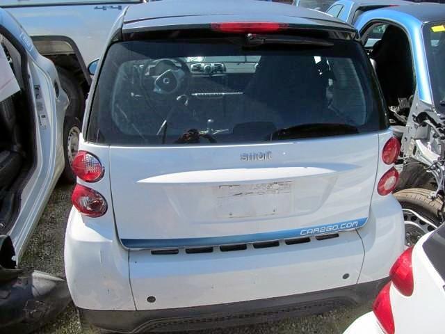 WMEEJ3BA0EK761621 - 2014 SMART FORTWO PUR WHITE photo 6