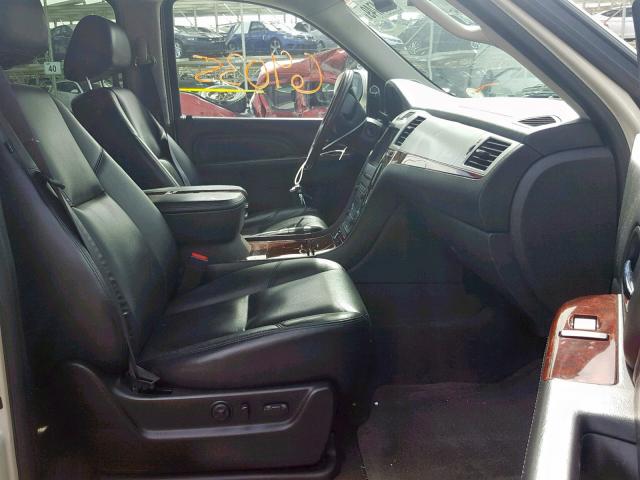 1GYS4HEF6BR237433 - 2011 CADILLAC ESCALADE E WHITE photo 5