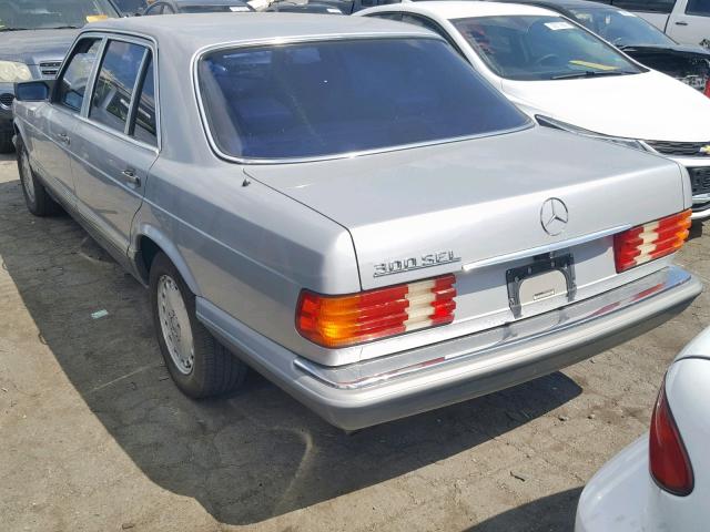 WDBCA25D3LA514603 - 1990 MERCEDES-BENZ 300 SEL SILVER photo 3