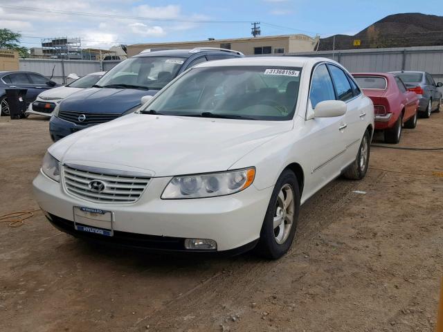 KMHFC46F56A071911 - 2006 HYUNDAI AZERA SE WHITE photo 2