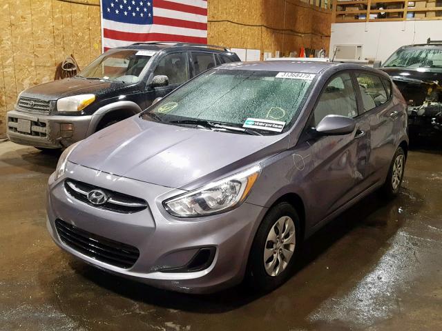 KMHCT5AE1HU310850 - 2017 HYUNDAI ACCENT SE GRAY photo 2