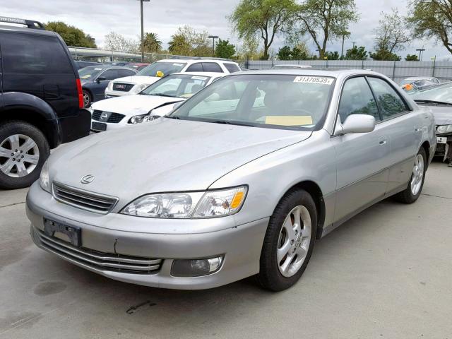 JT8BF28G6Y5077117 - 2000 LEXUS ES 300 GRAY photo 2