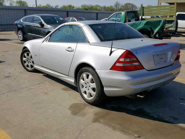 WDBKK65F31F215999 - 2001 MERCEDES-BENZ SLK 320 SILVER photo 3