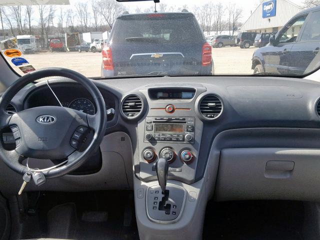 KNAFG526687190116 - 2008 KIA RONDO LX WHITE photo 9