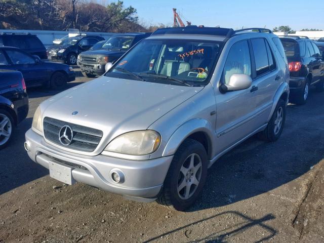 4JGAB72E51A268128 - 2001 MERCEDES-BENZ ML 430 SILVER photo 2