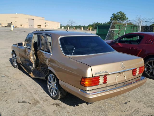 WDBCA35D1JA377521 - 1988 MERCEDES-BENZ 420 SEL GOLD photo 3