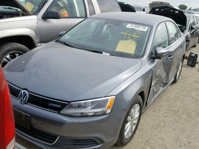 3VW637AJ6EM208144 - 2014 VOLKSWAGEN JETTA HYBR GRAY photo 2