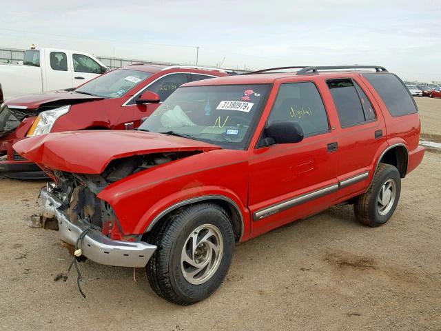 1GNDT13W612161495 - 2001 CHEVROLET BLAZER RED photo 2