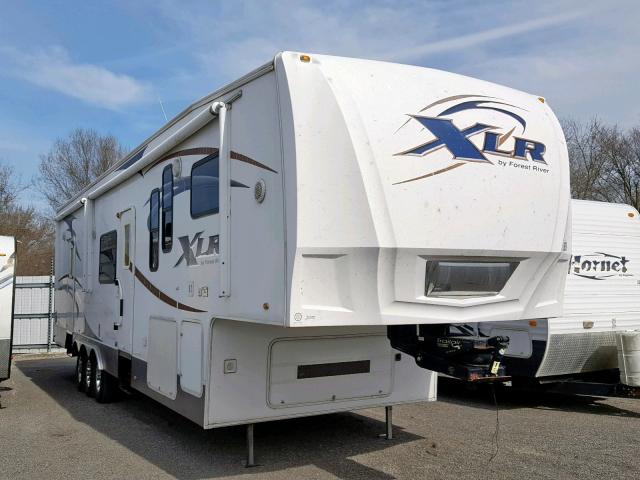 4X4FASN358W153191 - 2008 WILDWOOD XLR40 WHITE photo 1