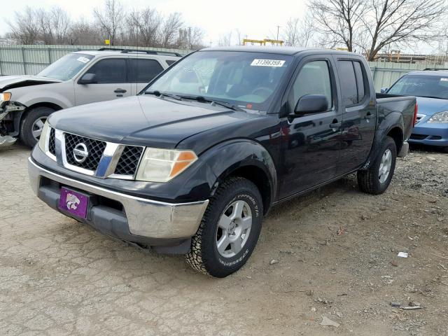 1N6AD07U56C403946 - 2006 NISSAN FRONTIER C BLACK photo 2