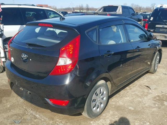 KMHCT5AE2HU301526 - 2017 HYUNDAI ACCENT SE BLACK photo 4