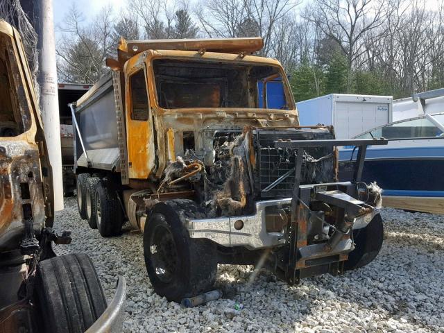 4V5K99EH3HN985488 - 2017 VOLVO VHD BURN photo 1