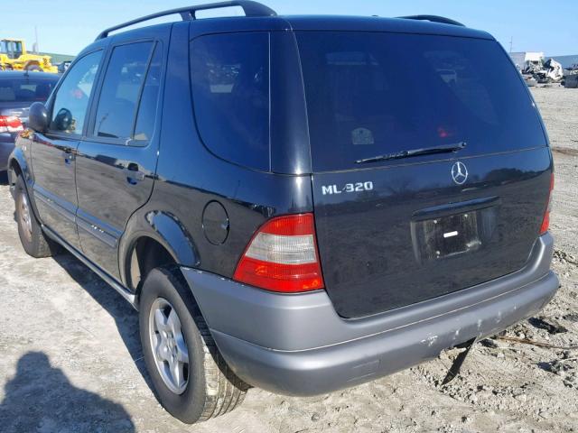 4JGAB54EXWA017985 - 1998 MERCEDES-BENZ ML 320 BLACK photo 3