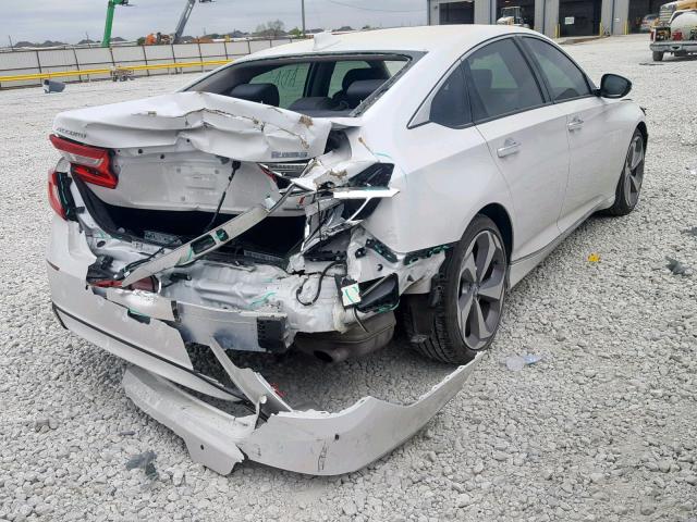 1HGCV1F96JA064101 - 2018 HONDA ACCORD TOU WHITE photo 4