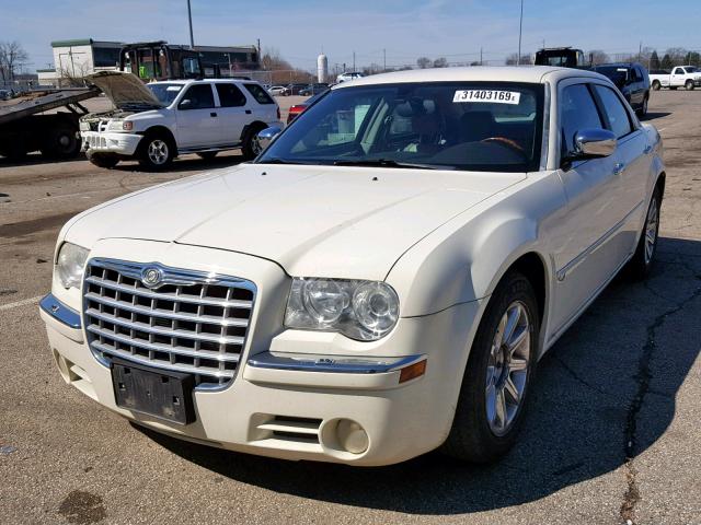 2C3AA63H85H609043 - 2005 CHRYSLER 300C WHITE photo 2