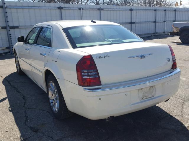 2C3AA63H85H609043 - 2005 CHRYSLER 300C WHITE photo 3