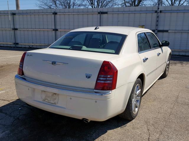 2C3AA63H85H609043 - 2005 CHRYSLER 300C WHITE photo 4