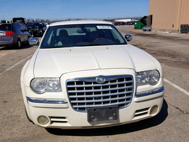 2C3AA63H85H609043 - 2005 CHRYSLER 300C WHITE photo 9