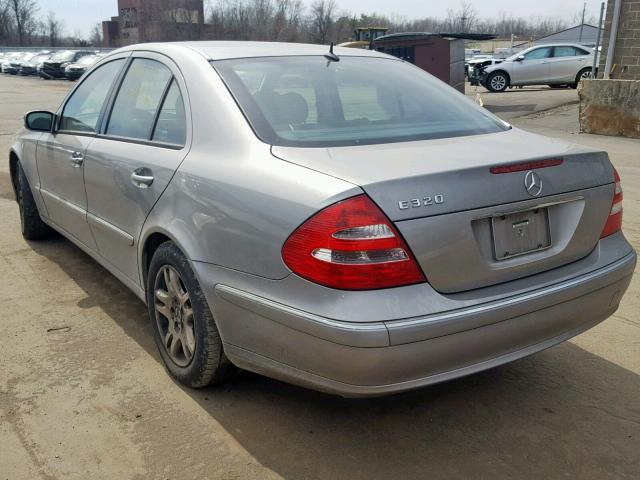 WDBUF65J93A130022 - 2003 MERCEDES-BENZ E 320 GRAY photo 3