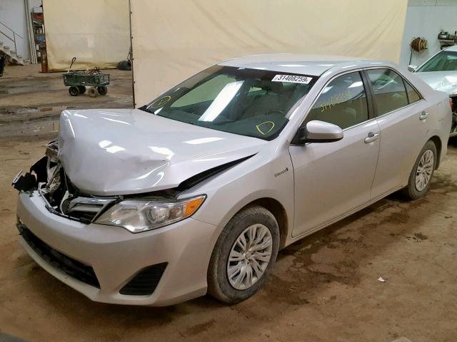 4T1BD1FK8CU037138 - 2012 TOYOTA CAMRY HYBR SILVER photo 2