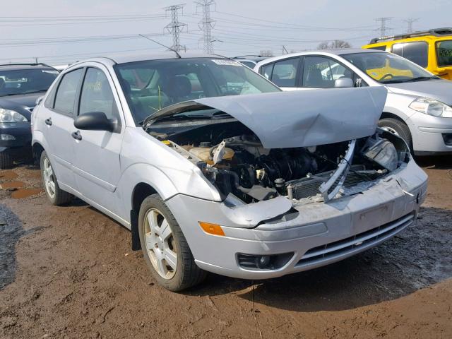 1FAHP34N27W189804 - 2007 FORD FOCUS ZX4 SILVER photo 1