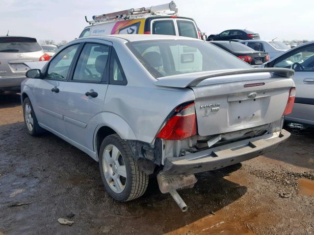 1FAHP34N27W189804 - 2007 FORD FOCUS ZX4 SILVER photo 3