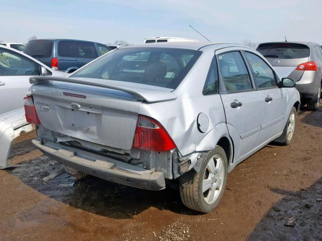 1FAHP34N27W189804 - 2007 FORD FOCUS ZX4 SILVER photo 4