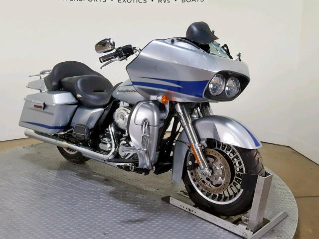 1HD1KGM15BB655013 - 2011 HARLEY-DAVIDSON FLTRU SILVER photo 2