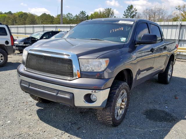 5TFDW5F16BX172038 - 2011 TOYOTA TUNDRA CRE GRAY photo 2