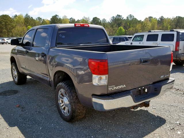 5TFDW5F16BX172038 - 2011 TOYOTA TUNDRA CRE GRAY photo 3