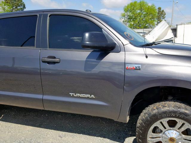 5TFDW5F16BX172038 - 2011 TOYOTA TUNDRA CRE GRAY photo 9