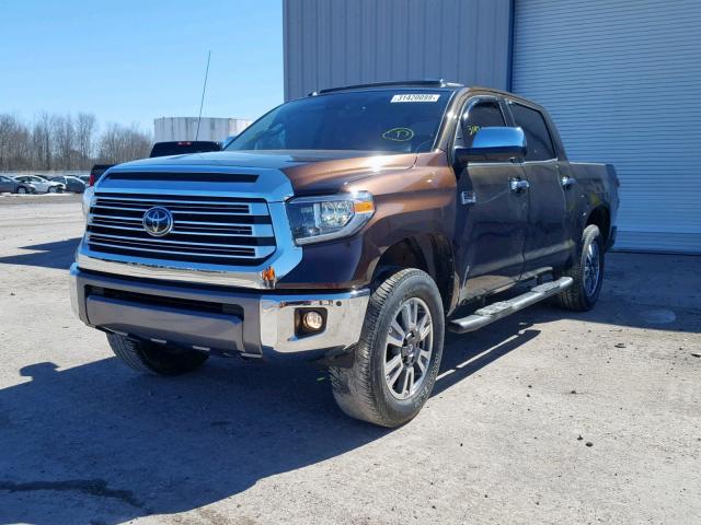 5TFAW5F16JX699644 - 2018 TOYOTA TUNDRA CRE BROWN photo 2