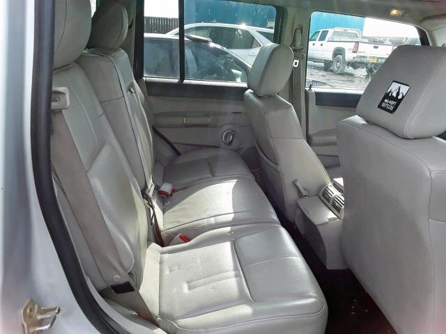 1J8HG58206C105770 - 2006 JEEP COMMANDER SILVER photo 6