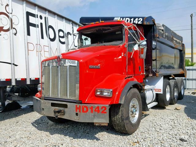 1NKDL70X5DJ364637 - 2013 KENWORTH CONSTRUCTI RED photo 2