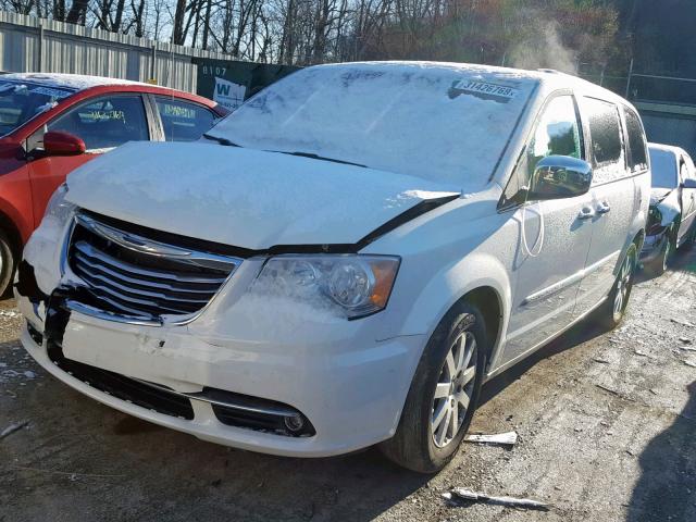 2A4RR8DG4BR799514 - 2011 CHRYSLER TOWN & COU WHITE photo 2